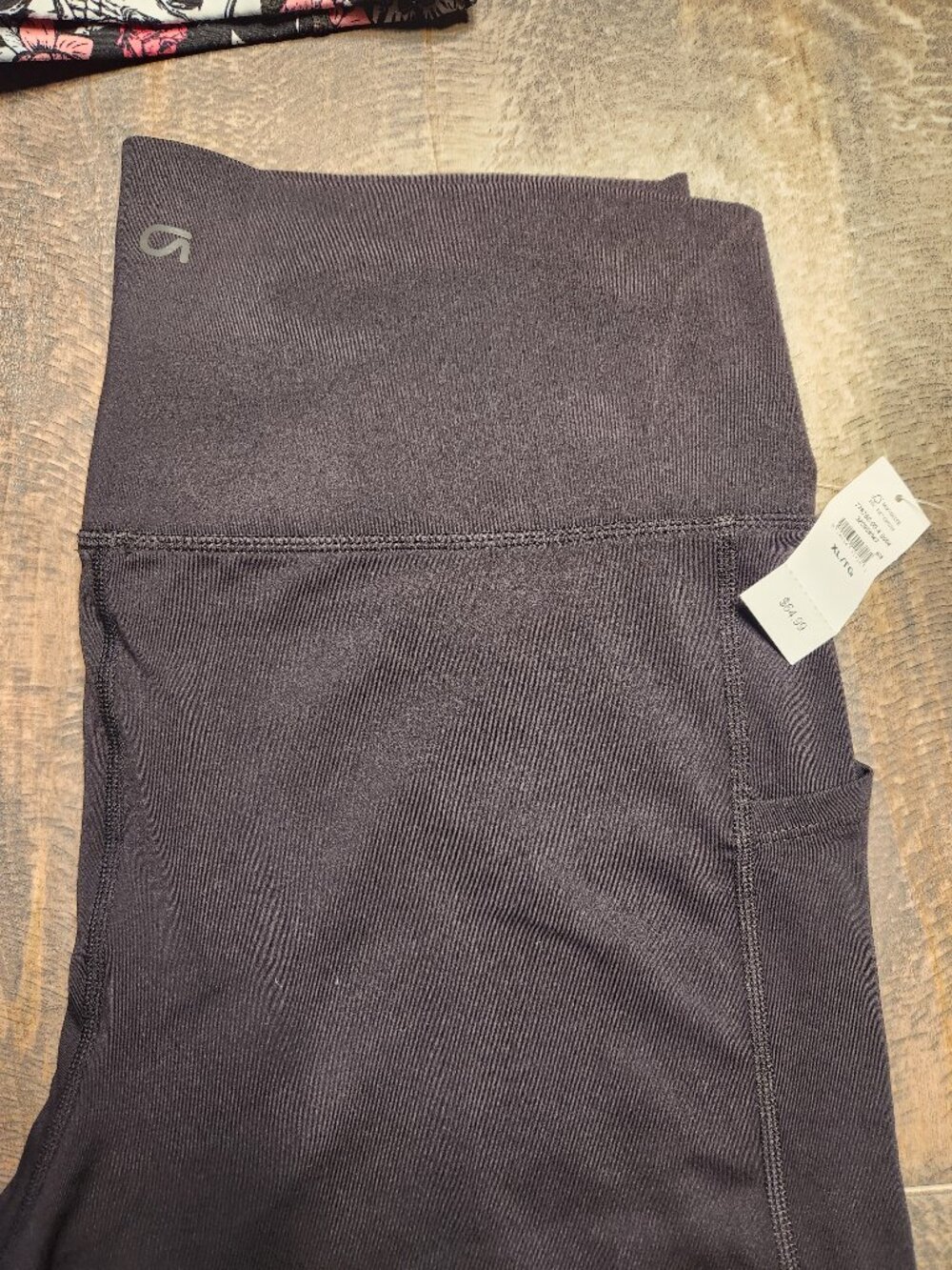 BNWT Gap SkyHigh crop leggings